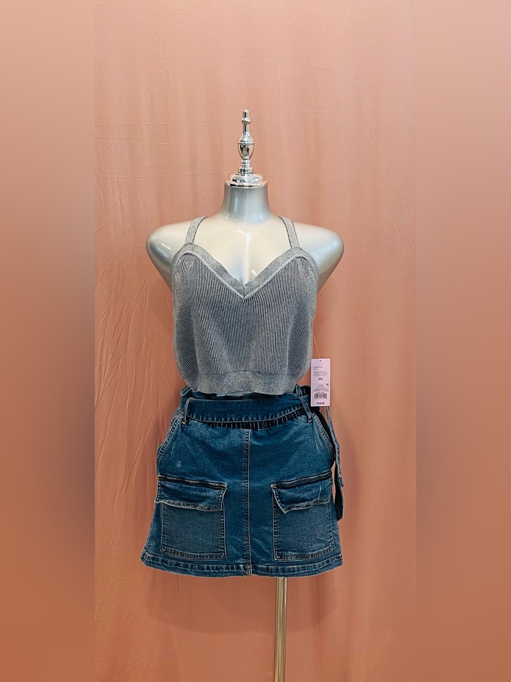 Plus Size Women's Blue Ribbed V-Neck Cropped Tank Top
